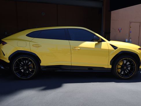 Used 2022 Lamborghini Urus AWD/4WD image 18