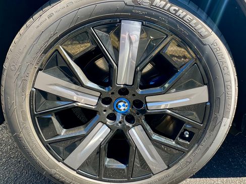 Used 2024 BMW iX xDrive50 w/ Sport Package image 18