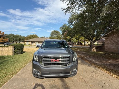 Used 2018 GMC Yukon SLT w/ Open Road Package image 16