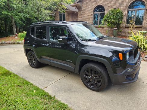 Used 2016 Jeep Renegade Latitude image 4