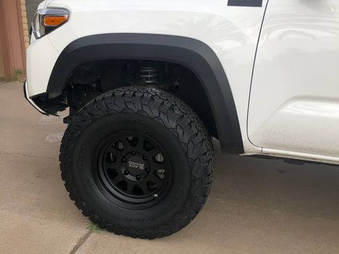 Used 2019 Toyota Tacoma TRD Off-Road AWD/4WD image 6