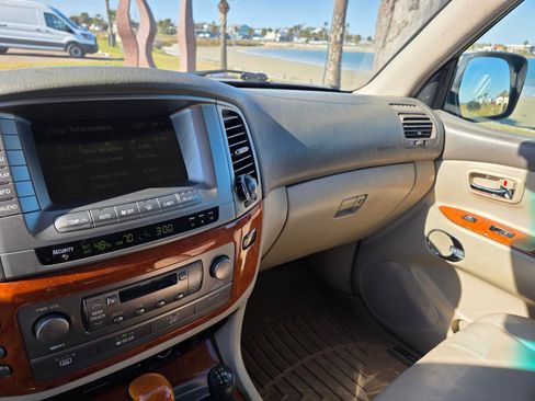 Used 2006 Lexus LX 470 470 Sport Utility 4D image 8