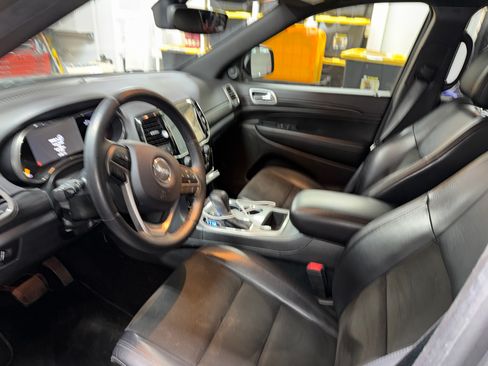 Used 2019 Jeep Grand Cherokee Altitude AWD/4WD image 19