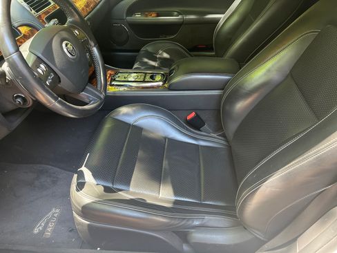 Used 2010 Jaguar XK Coupe RWD image 11