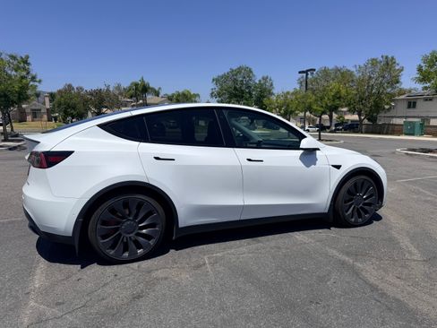 Used 2022 Tesla Model Y Performance AWD/4WD image 6