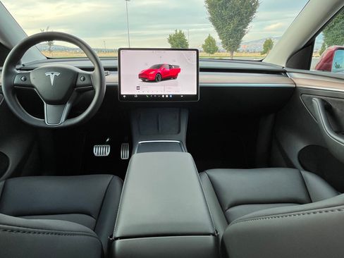 Used 2024 Tesla Model Y Performance image 8