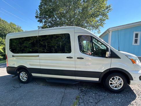 Used 2021 Ford Transit 350 XLT RWD image 4