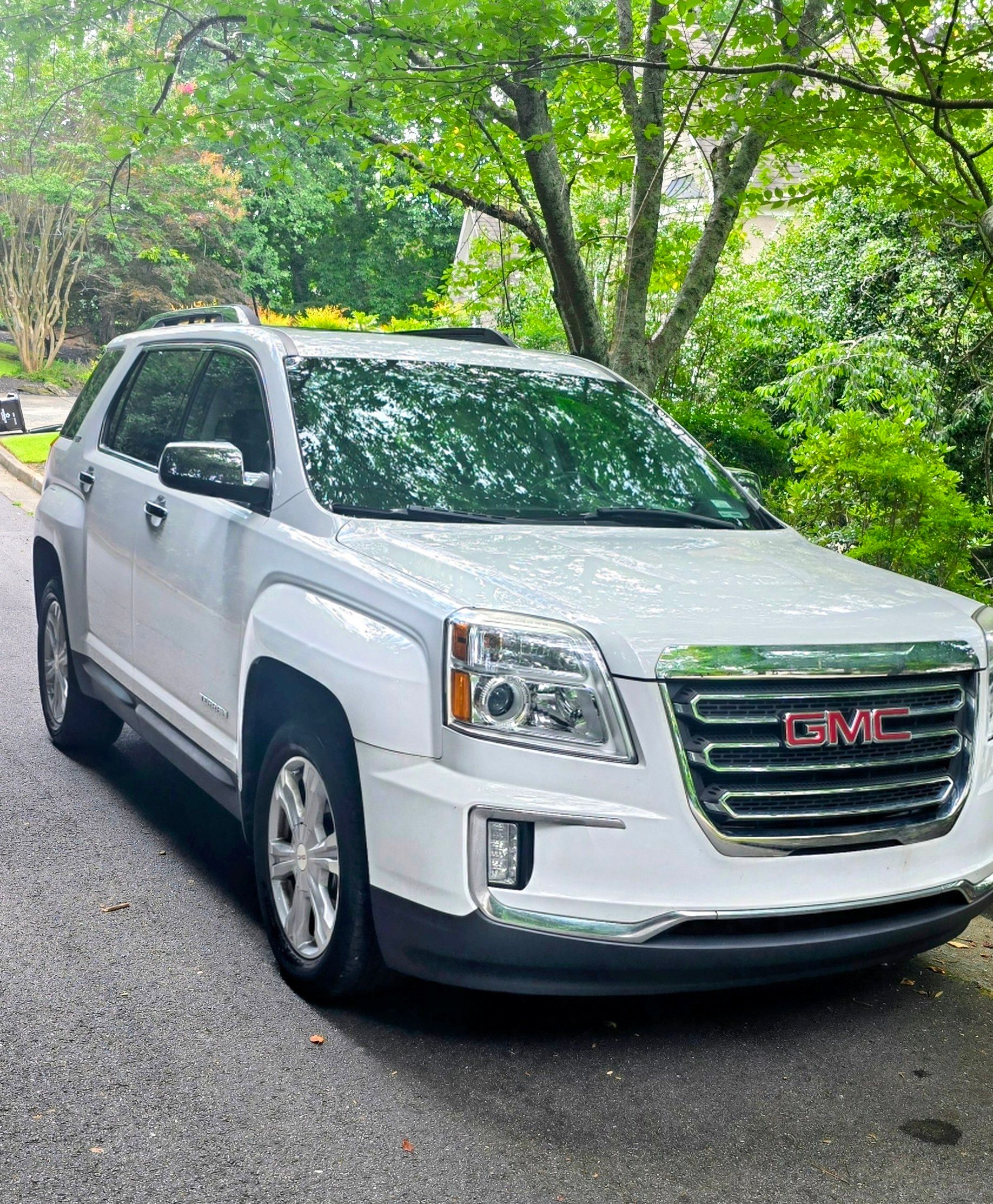 Used 2017 GMC Terrain SLT w/ Open Road Package FWD image 1
