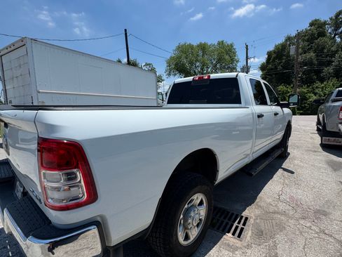 Used 2024 RAM 2500 Tradesman w/ Chrome Appearance Group AWD/4WD image 5