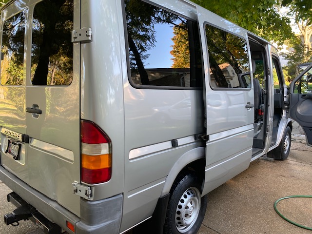 Used 2005 Dodge Sprinter 2500 w/ Cooling Group RWD image 8