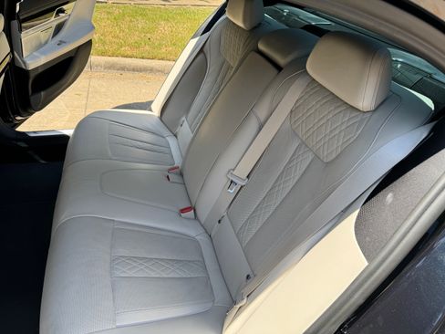 Used 2018 BMW 750i xDrive AWD/4WD image 18