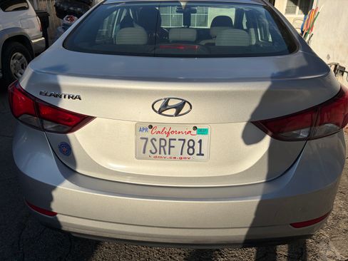 Used 2015 Hyundai Elantra SE FWD image 4