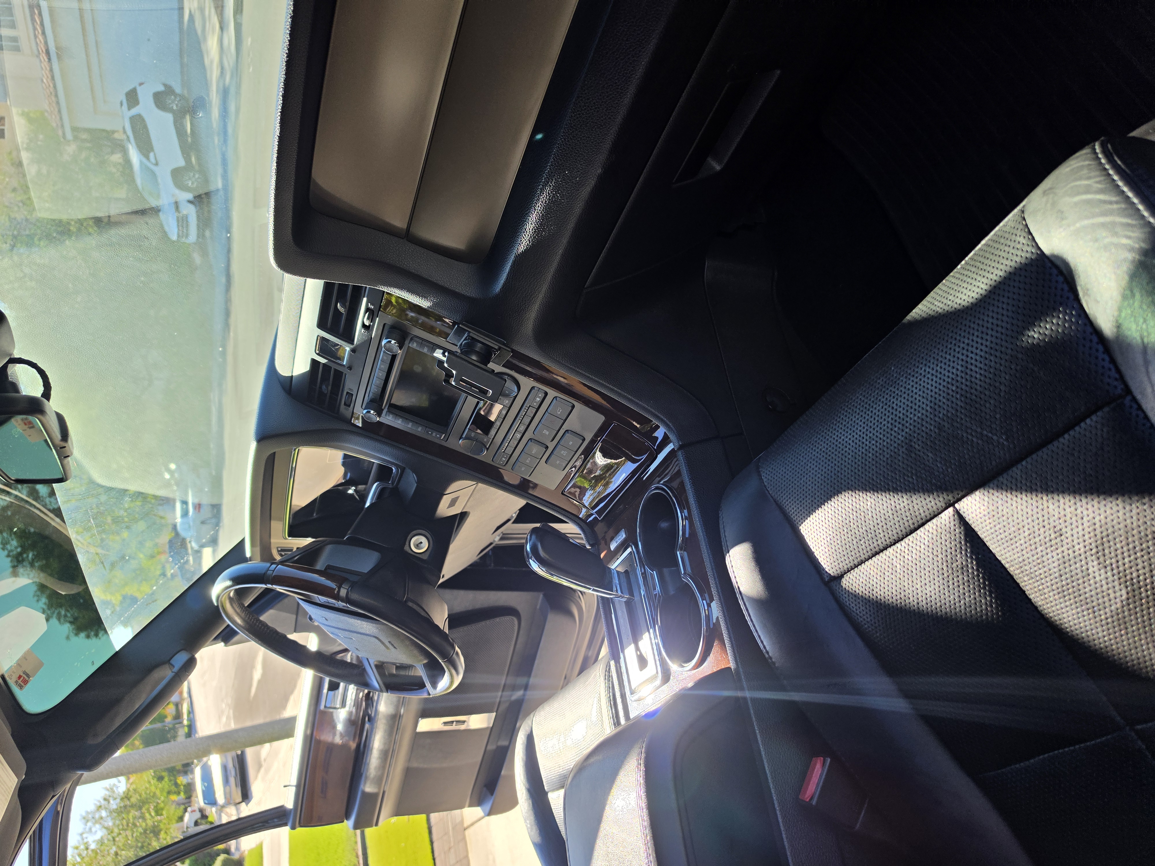 Used 2012 Lincoln Navigator 4WD image 17