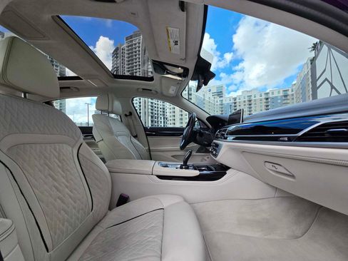 Used 2021 BMW ALPINA B7 xDrive w/ Luxury Rear Seating Package image 16