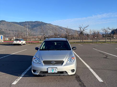 Used 2005 Toyota Matrix image 2
