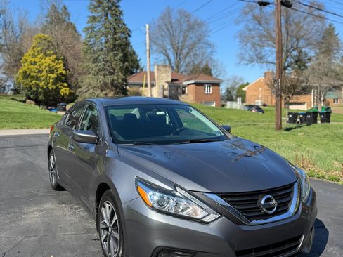 Used 2016 Nissan Altima 2.5 SV image 1