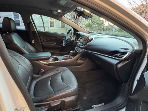 Used 2016 Chevrolet Volt Premier w/ Driver Confidence Package image 14