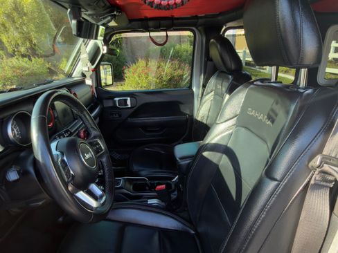 Used 2018 Jeep Wrangler Unlimited Sahara image 12