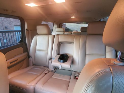 Used 2012 Chevrolet Suburban LTZ image 15