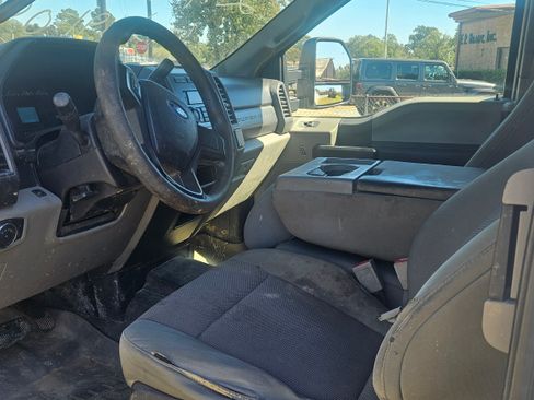 Used 2019 Ford F250 XL w/ Power Equipment Group image 10