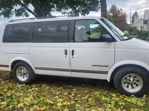 Used 1996 Chevrolet Astro AWD Passenger image 1