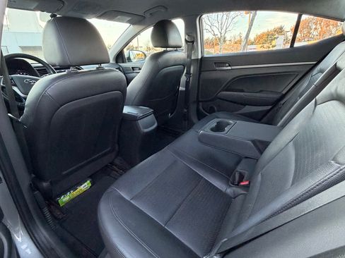 Used 2017 Hyundai Elantra Limited image 11