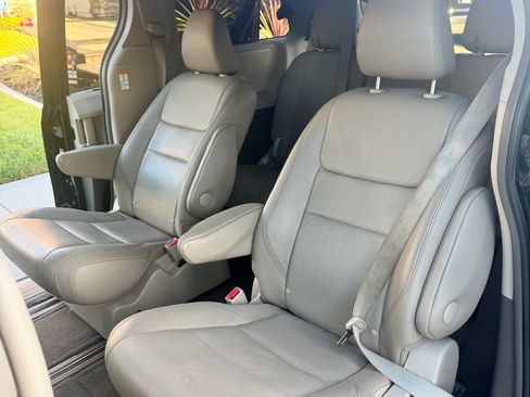 Used 2015 Toyota Sienna XLE Premium AWD/4WD image 19
