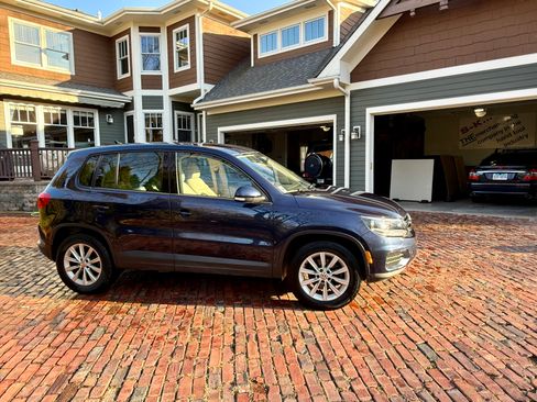 Used 2014 Volkswagen Tiguan SE image 6
