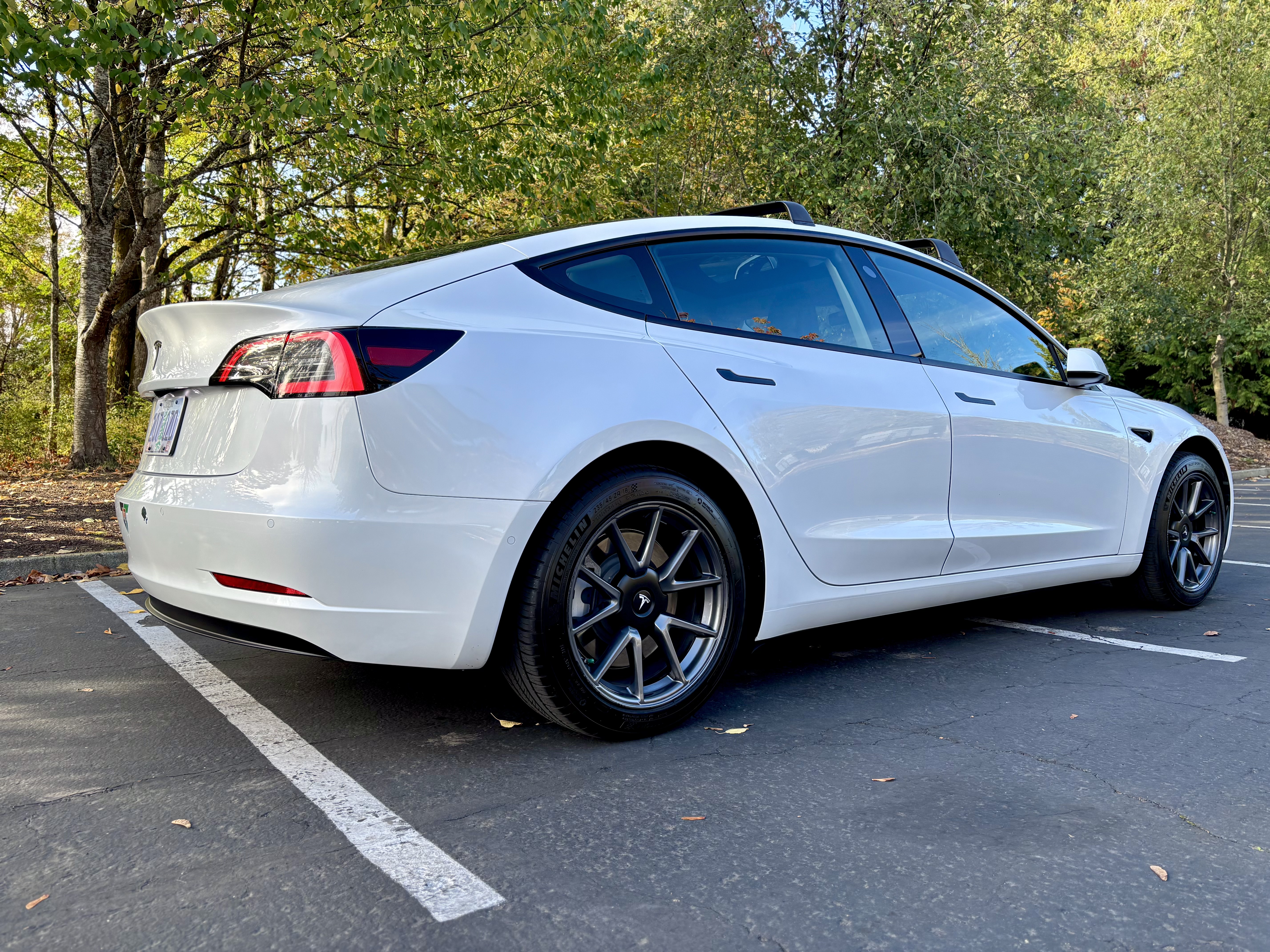 Used 2022 Tesla Model 3 Long Range AWD/4WD image 4