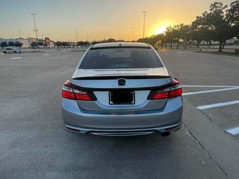 Used 2016 Honda Accord EX image 8