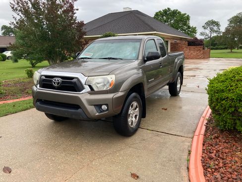 Used 2014 Toyota Tacoma PreRunner w/ SR5 Package RWD image 1