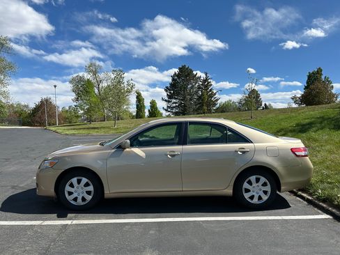 Used 2010 Toyota Camry FWD image 2