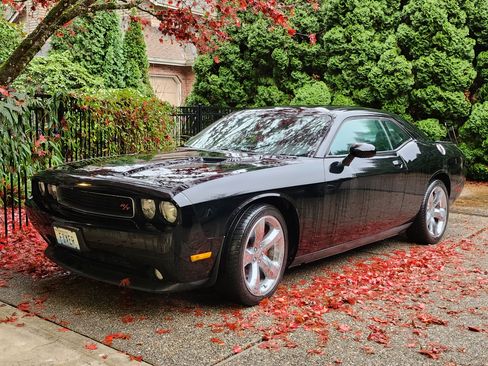 Used 2012 Dodge Challenger R/T Plus image 2