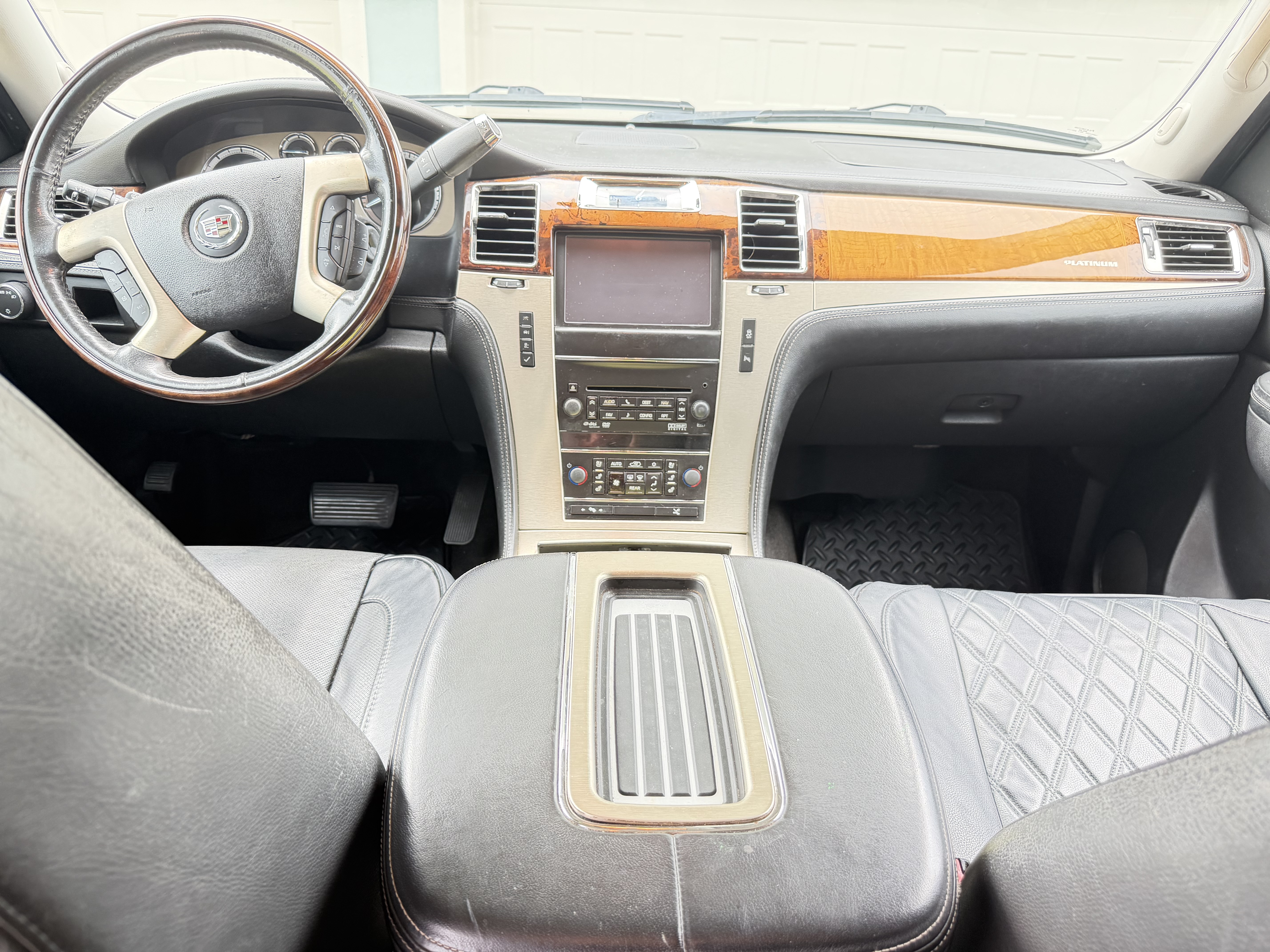 Used 2012 Cadillac Escalade ESV Platinum AWD/4WD image 12
