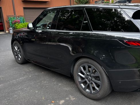 Used 2024 Land Rover Range Rover Sport Dynamic SE AWD/4WD image 4