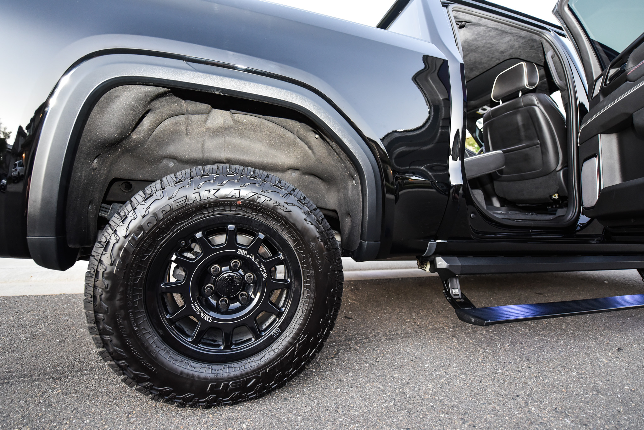 Used 2023 GMC Sierra 1500 AT4X w/ AT4X AEV Edition AWD/4WD image 14