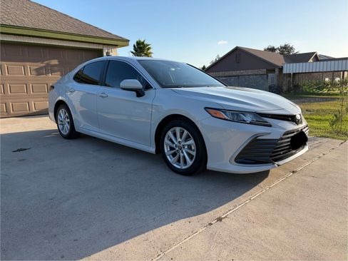 Used 2023 Toyota Camry LE FWD image 9