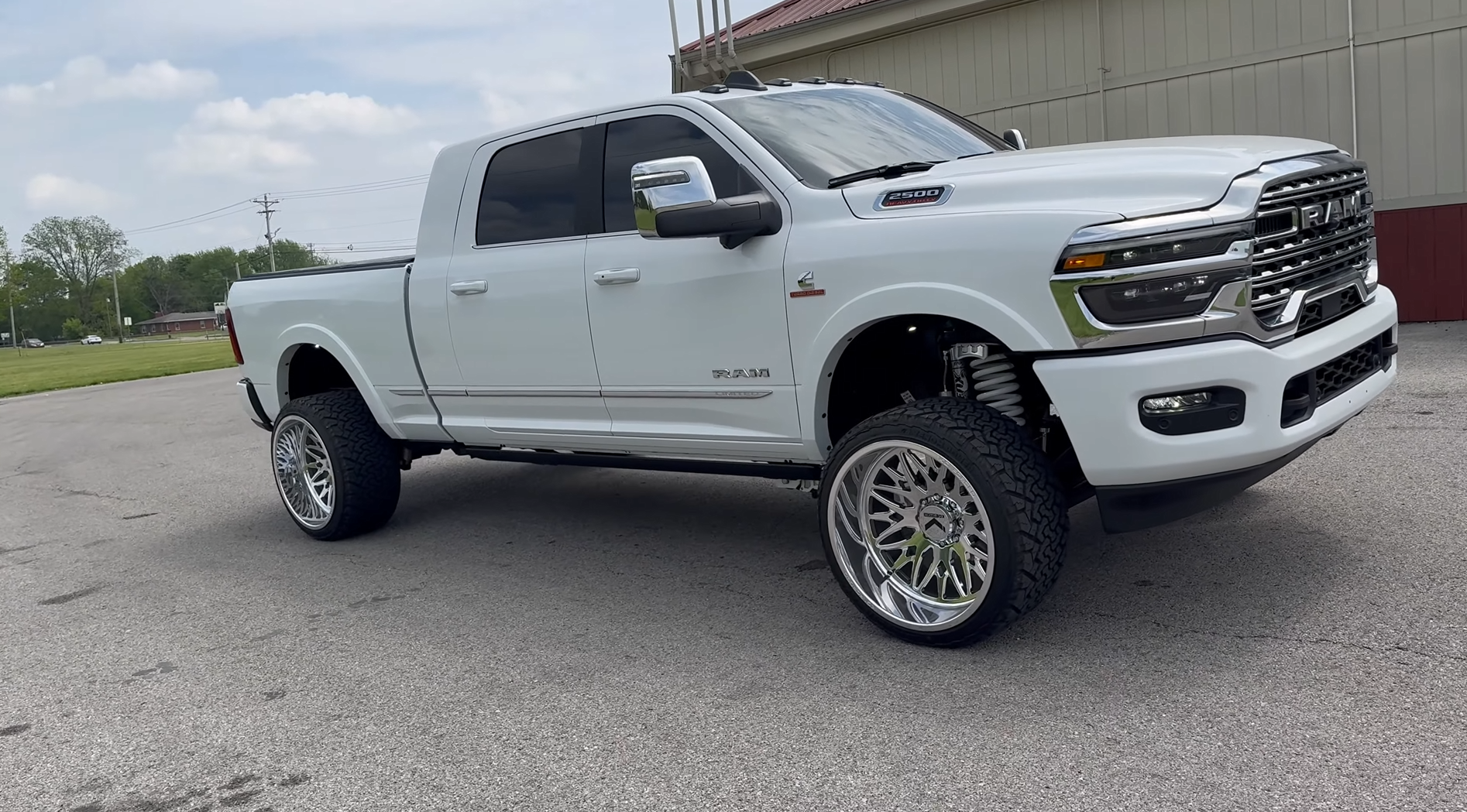 Used 2025 RAM 2500 Limited AWD/4WD image 5