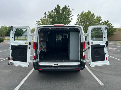 Used 2018 Ford Transit 250 130 Low Roof w/ Exterior Upgrade Package RWD image 9