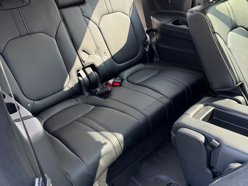 Used 2025 Honda Pilot Elite image 18