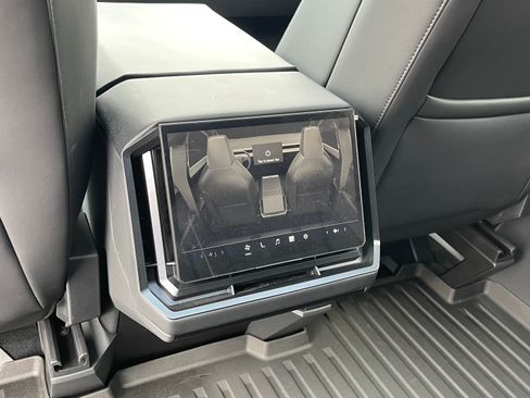 Used 2024 Tesla Cybertruck AWD Crew Cab image 22