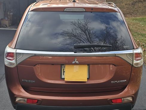 Used 2015 Mitsubishi Outlander SE image 10