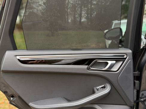 Used 2022 Porsche Macan S image 11