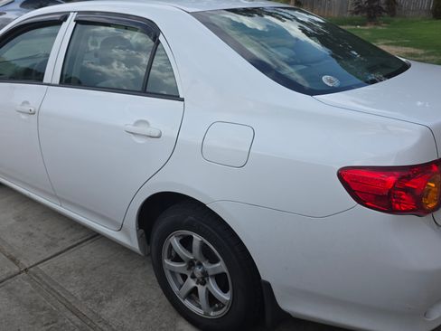 Used 2010 Toyota Corolla LE FWD image 4