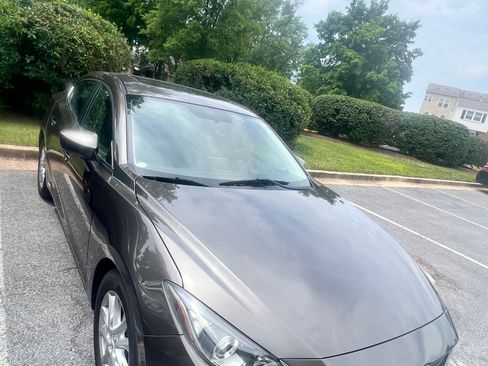 Used 2014 MAZDA MAZDA3 i Touring w/ Technology Package FWD image 2