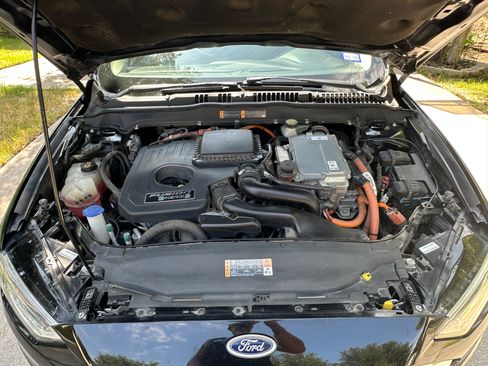Used 2017 Ford Fusion Energi Titanium FWD image 26