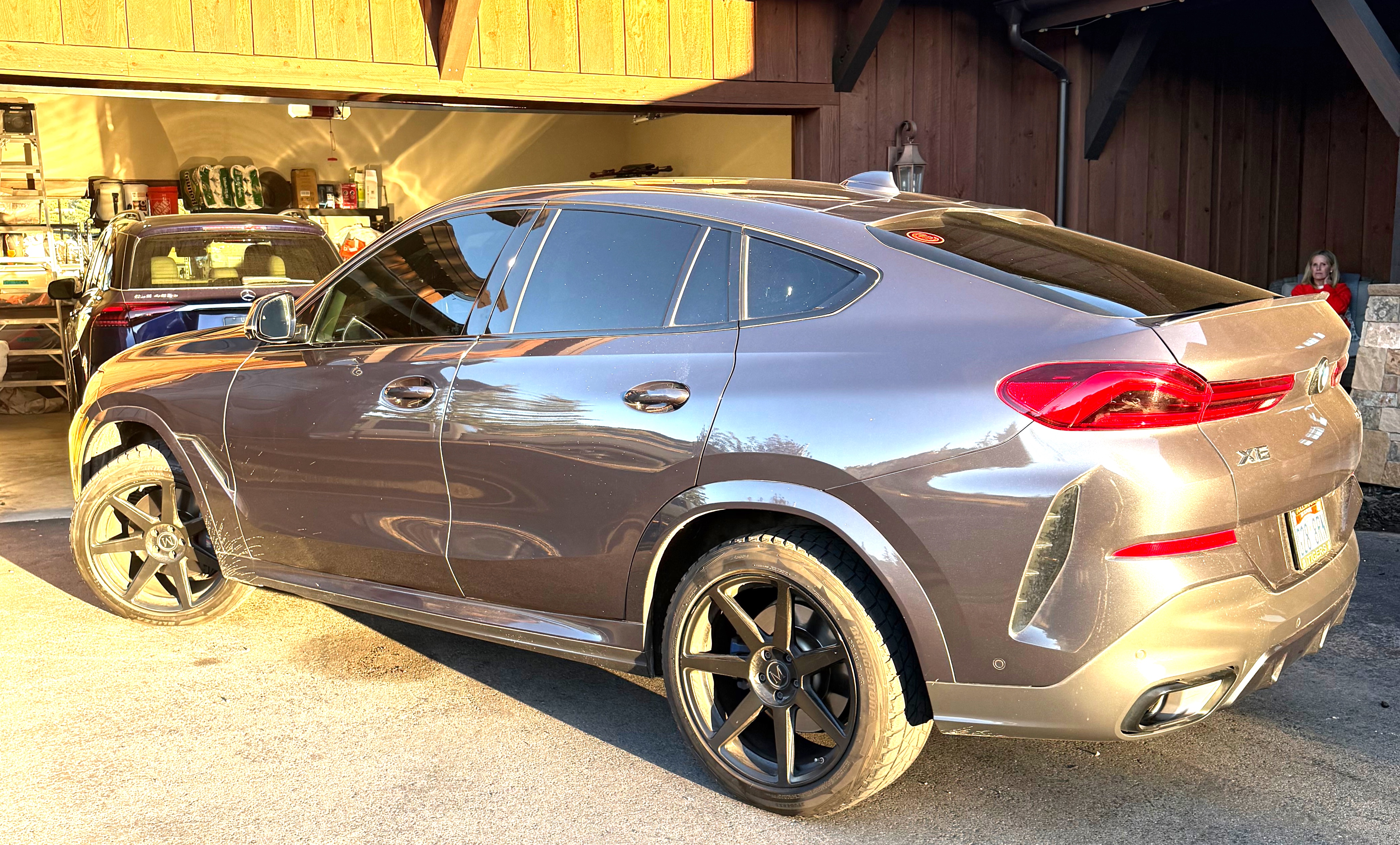 Used 2022 BMW X6 xDrive40i w/ Executive Package AWD/4WD image 1