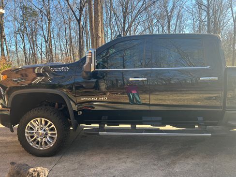 Used 2023 Chevrolet Silverado 2500 High Country w/ Z71 Off-Road Package image 2
