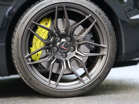 Used 2023 Chevrolet Corvette Z06 w/ Stealth Interior Trim Package RWD image 32