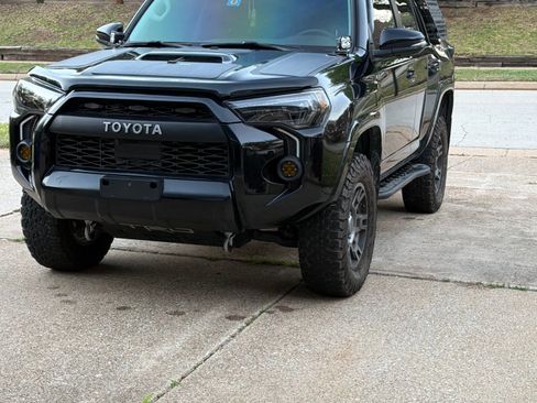Used 2020 Toyota 4Runner Venture w/ Moonroof Package image 5